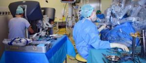 Chirurgie robotique pour une réparation de l'uretère par auto-transplantation rénale