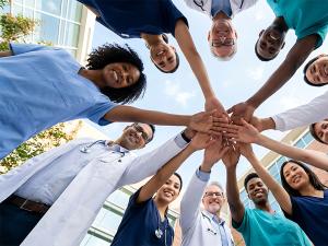  alt="Médecine générale : les premiers docteurs juniors débuteront leur 4e année de DES en novembre 2026"